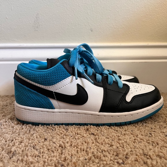 Air Jordan 1 Retro Low OG - Black and Dark Powder Blue - Picture 2 of 4